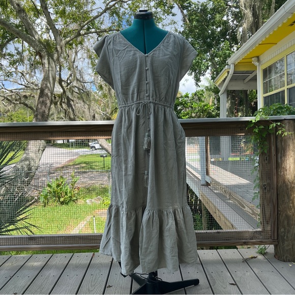 Lucky Brand Dresses & Skirts - Lucky Brand: Sage Green Maxi Dress w/ Buttons and Pockets. Women’s Size Large.